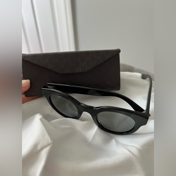 AUTHENTIC Gucci Sunglasses - Picture 3 of 7